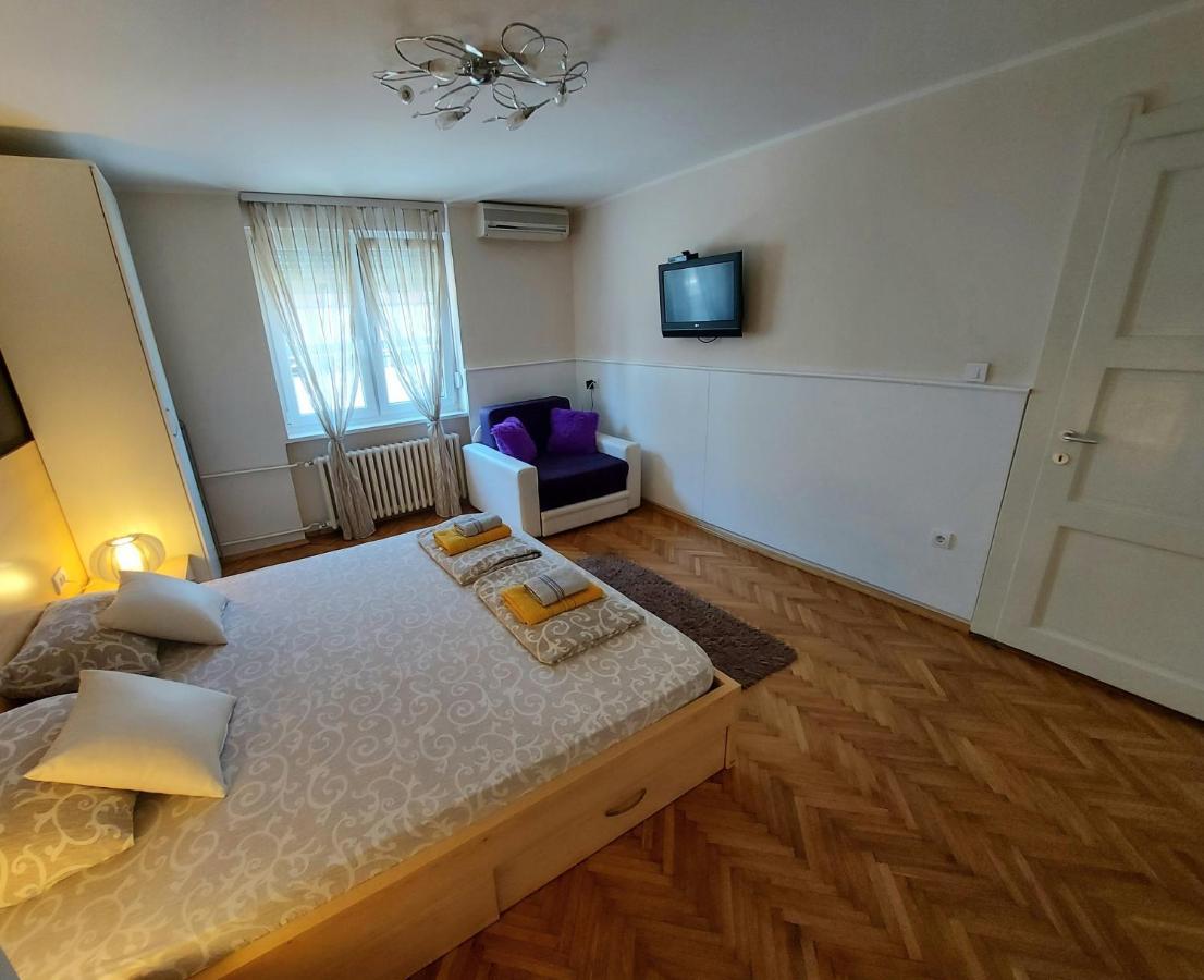 Central Apartment With Garage Novi Sad Buitenkant foto