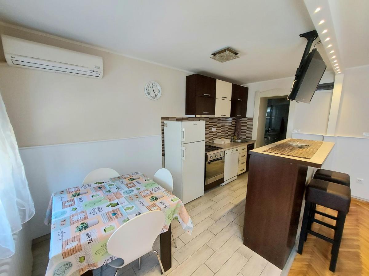 Central Apartment With Garage Novi Sad Buitenkant foto