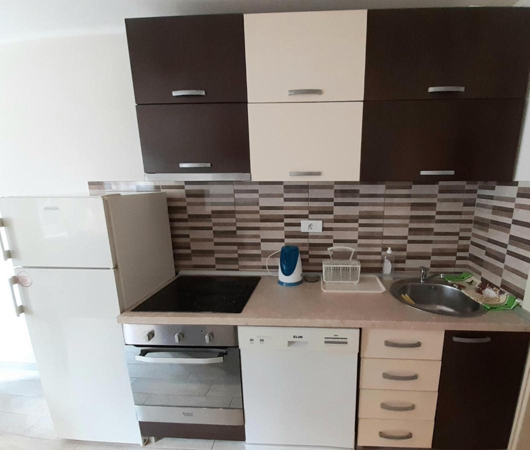 Central Apartment With Garage Novi Sad Buitenkant foto
